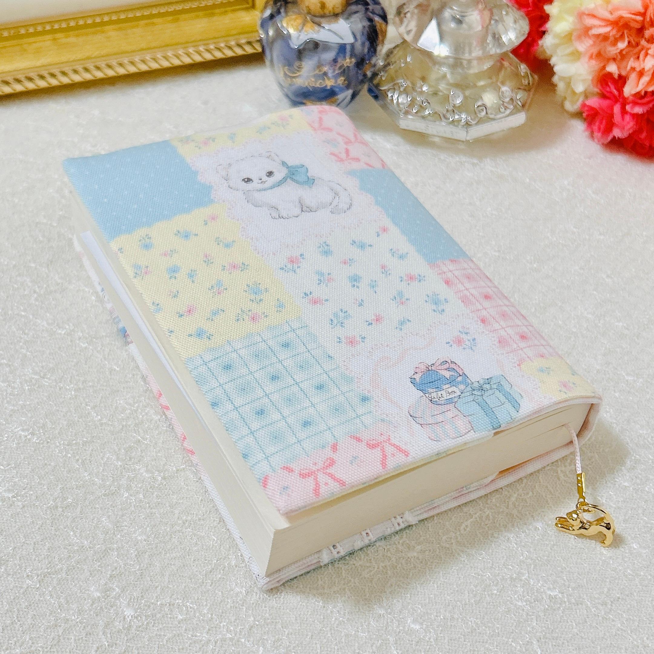 パッチワークキャット♡ブックカバー1枚目の画像