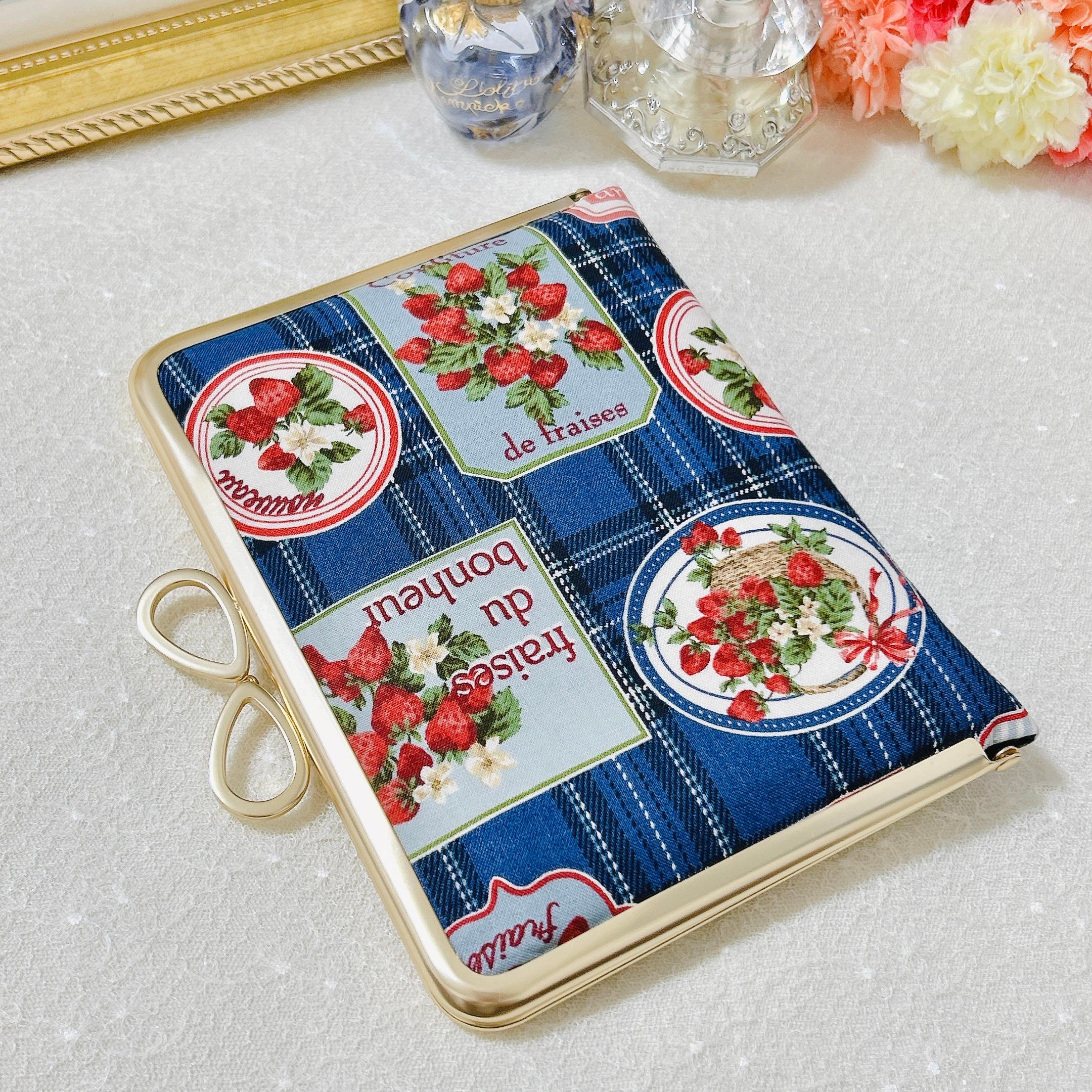 【がま口】ストロベリータータン♡ブックカバー(ネイビー)1枚目の画像