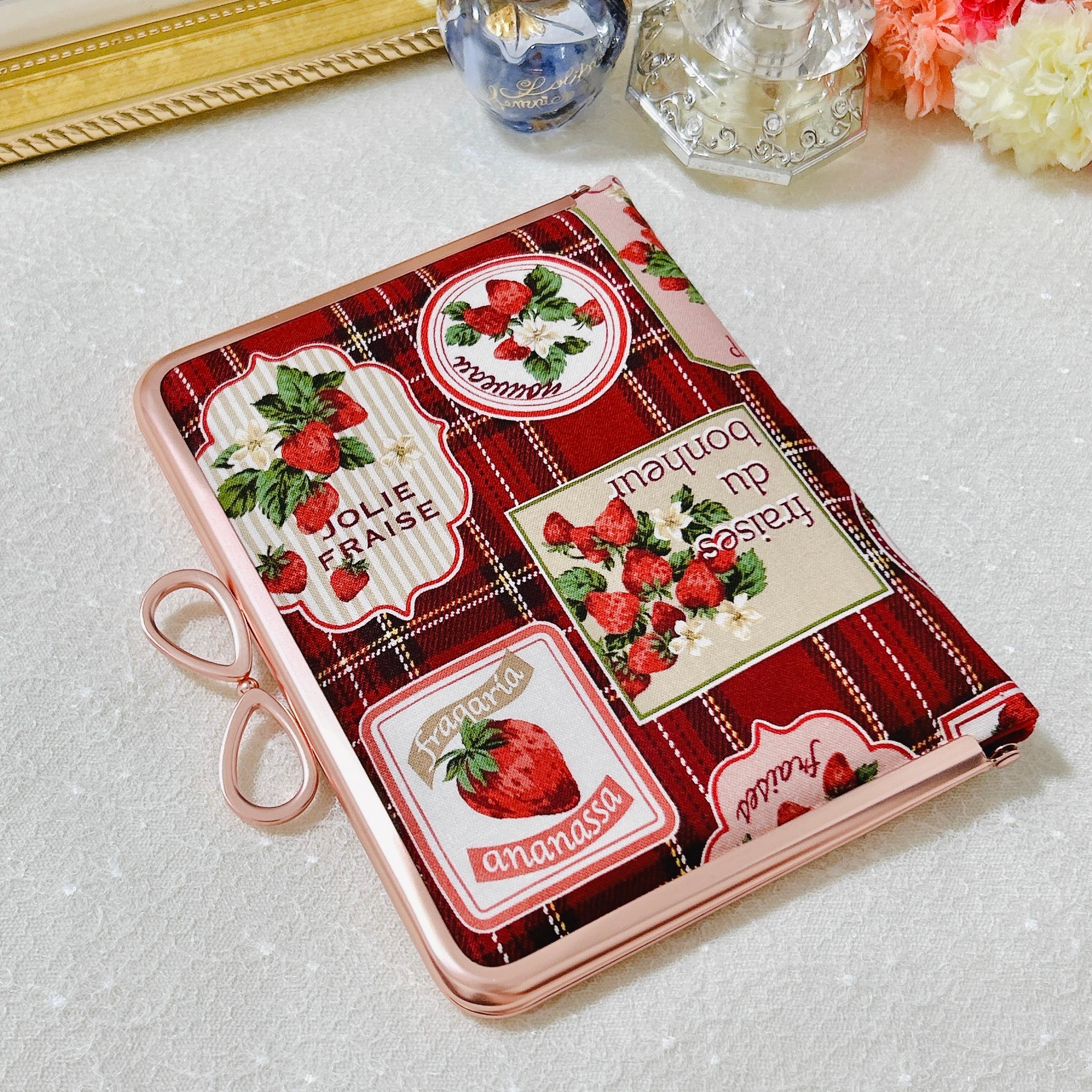 【がま口】ストロベリータータン♡ブックカバー(レッド)1枚目の画像